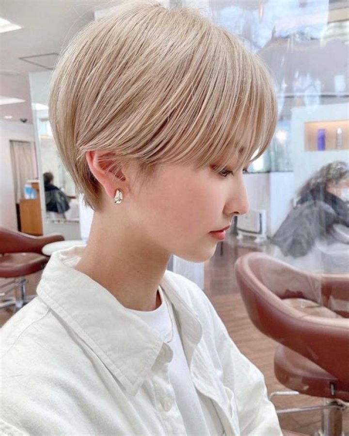 ハイトーンのギャルショートヘアのイメージ